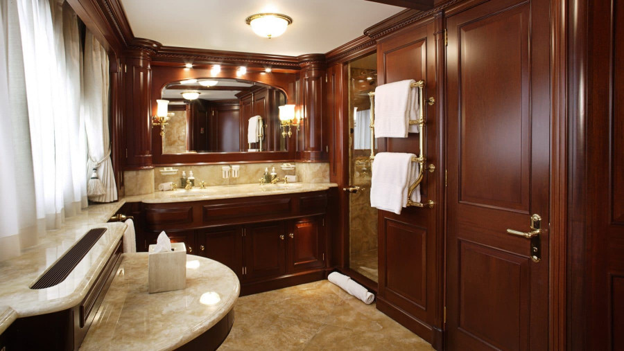 Feadship BROADWATER post Huisfit conversion master bathroom pre Huisfit photographer unknown resize 1800x1013