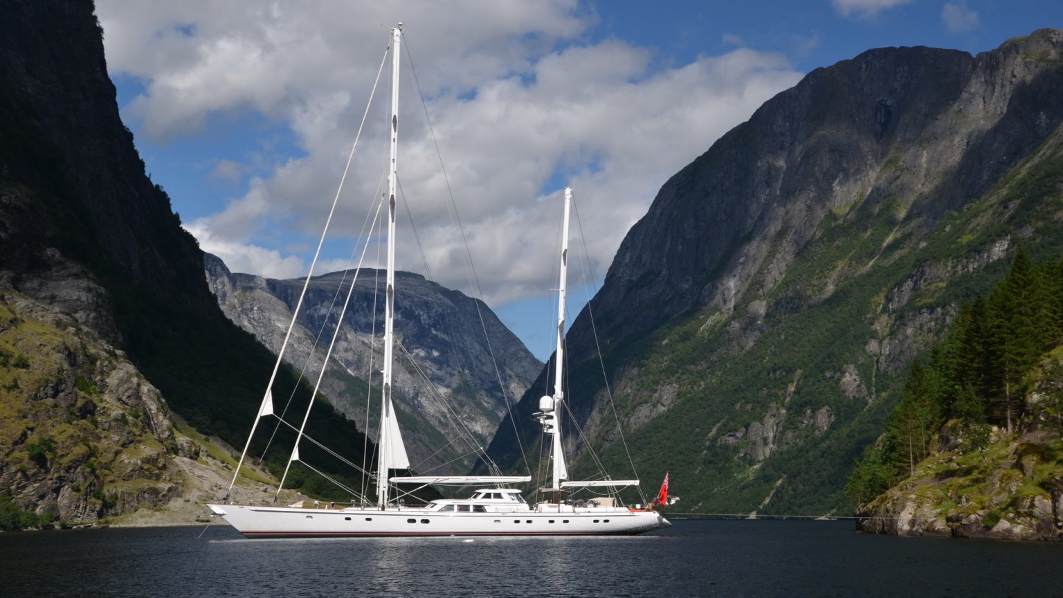 JULIET RE-LAUNCHED FOLLOWING HYBRID CONVERSION BY HUISFIT